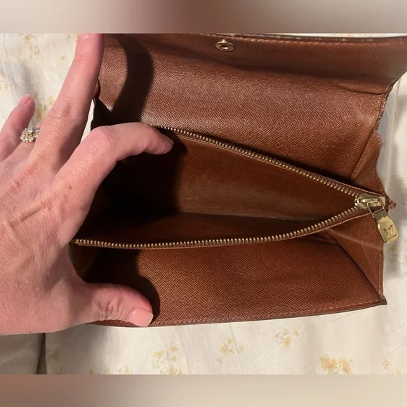 Louis Vuitton Black and Brown Monogram Wallet - Picture 8 of 12